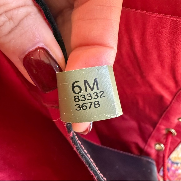 NWOT Timberland Black Leather Red Satin Gold Detail Lace Up Boots Size 6 - Picture 10 of 12